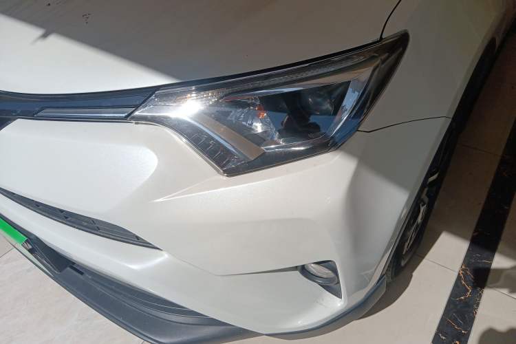 Used Toyota RAV4 2016 2.0L CVT Two-Wheel Drive Fashion Edition China V Standard