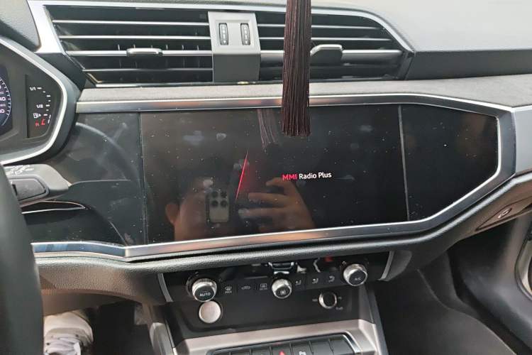 Used Audi Q3 2019 40 TFSI Fashion Dynamic Model Audio And AC Panel