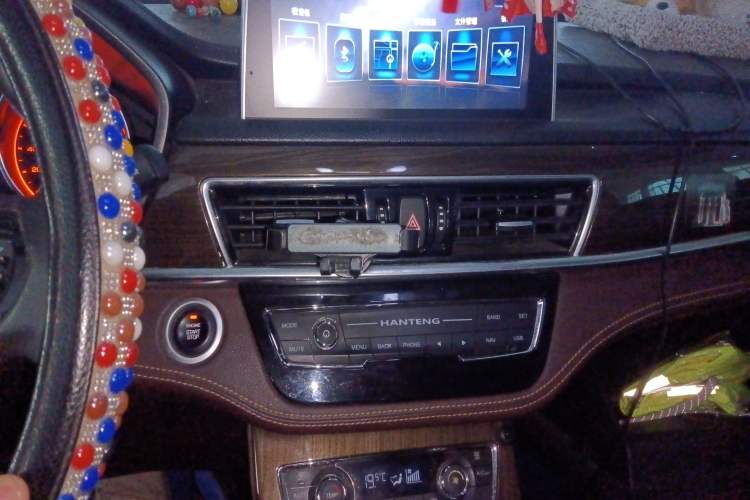 Used Hanteng X5 2019 MAX 1.5T CVT Luxury 7-Seater Audio And AC Panel