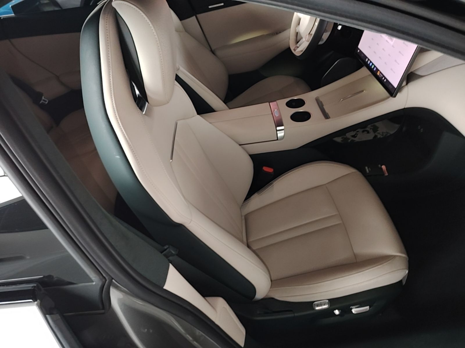 Xiaomi Auto YU7 2025 Ultra-Long Range High-Performance All-Wheel-Drive Max Edition — снимка 19