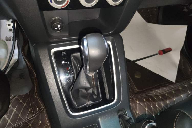 Used BAIC Off-Road BJ40 2016 40L 2.3T Automatic All-Wheel Drive Premium Edition Gear Lever