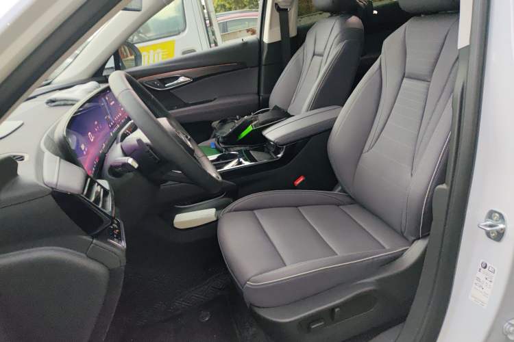 Used Buick Envision 2026 Model Equinox Plus 28T Two-Wheel-Drive Platinum Edition Left Front Seat