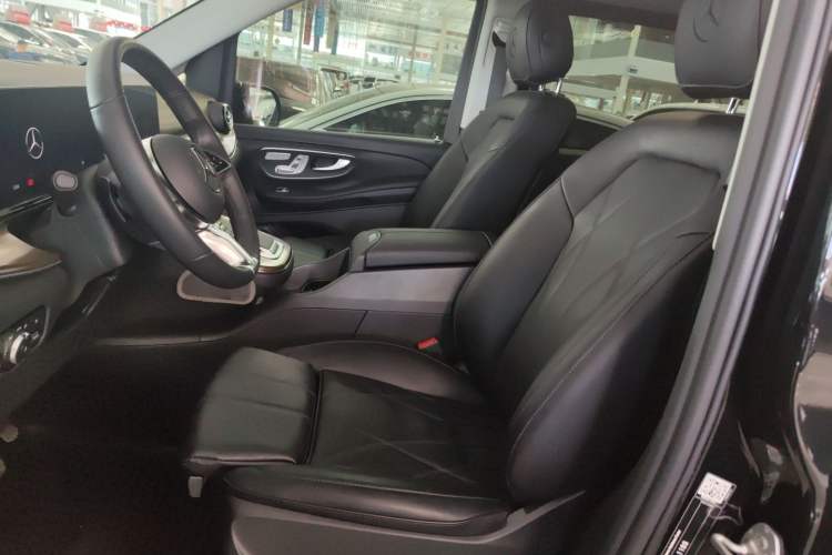 Used Mercedes-Benz V-Class 2024 V 300 Pilot Edition