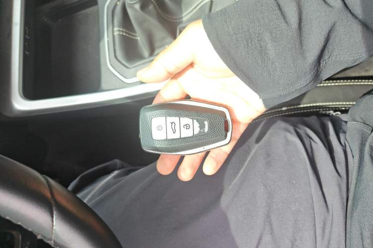 Used Geely Auto Vision X6 2020 1.4T Manual Luxury Model
