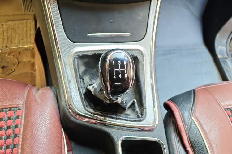 Used Baojun 560 2015 1.8L manual luxury version
