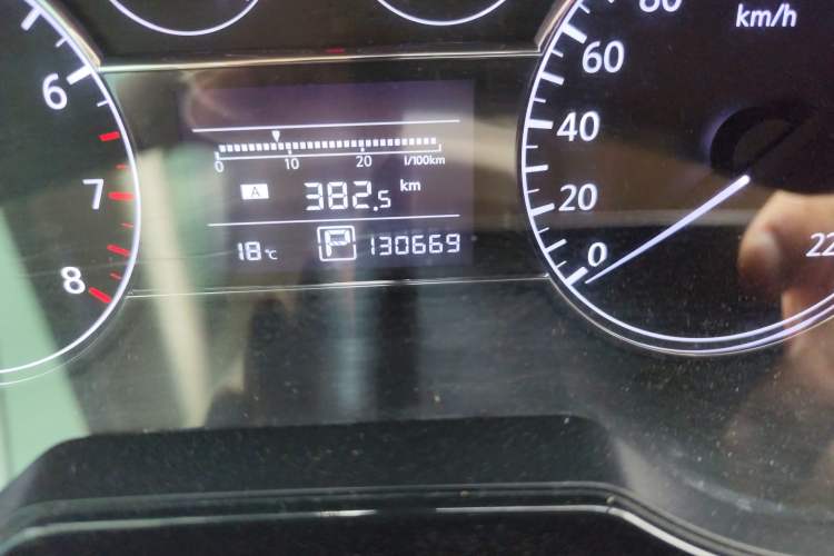 Used Nissan Tiida 2013 1.6L CVT Cool Cafe Edition Odometer Close Up