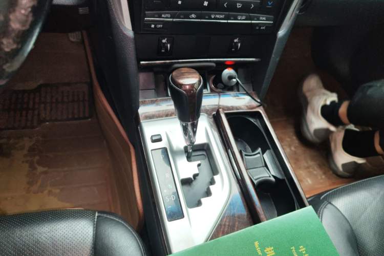 Used Toyota Camry 2015 2.0G Premier Edition
