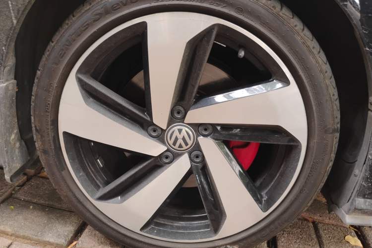 Used Volkswagen Golf GTI 2018 2.0 TSI GTI Right Front Wheel Hub
