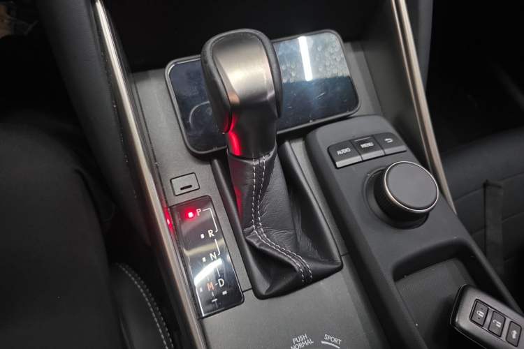 Used Lexus IS 2017 300 Leading Edition Gear Lever