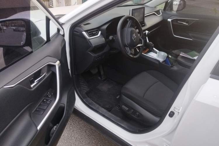 Used Toyota RAV4 2021 2.0L CVT Two-Wheel Drive Fashion Edition Driver Seat