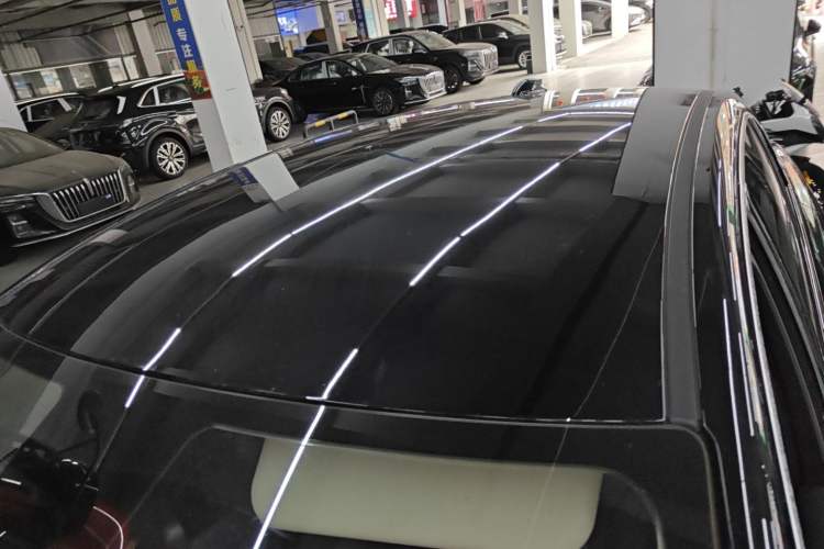 Used Hongqi E-QM5 2022 431 km Charge & Enjoy Edition Roof