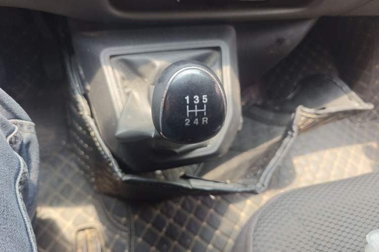 Used JMC Transit 2019 2.8T Commercial Version Short Wheelbase Low Roof 6-Seater China VI Emission Standard JX493