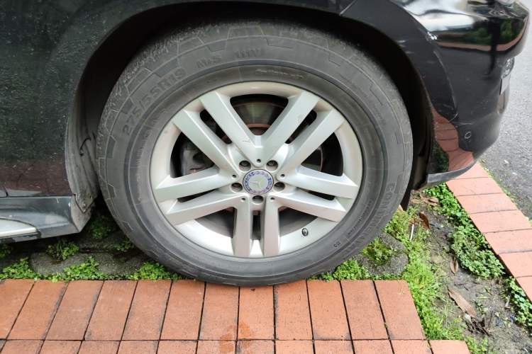 Used Mercedes-Benz GL-Class  Right Front Wheel Hub