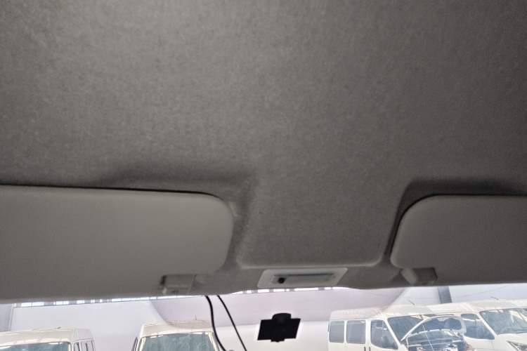 Used JMC Transit 2019 2.8T Commercial Version Short Wheelbase Mid-Roof 3-Seater China VI Standard JX493