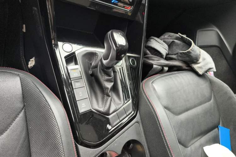 Used Volkswagen Tayron 2020 330TSI Two-Wheel Drive Luxury Smart Connectivity Version Gear Lever