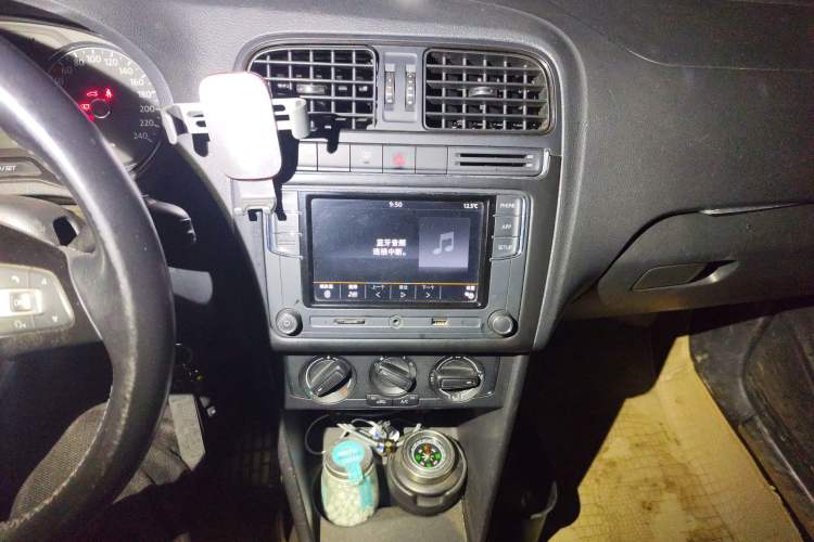 Used Volkswagen Polo 2014 1.4L Manual Fashion Edition Audio And AC Panel