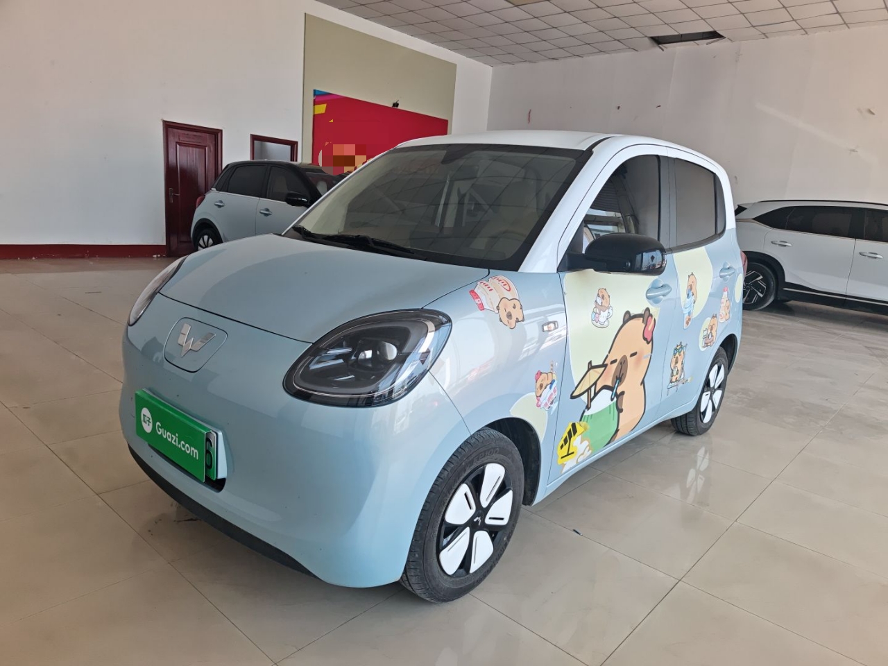 تحت مقدمة السيارة