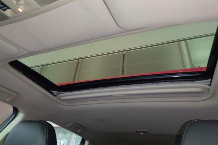 Used Mitsubishi Outlander 2018 2.0L Two-Wheel Drive Glory Edition 5 Seats Headliner