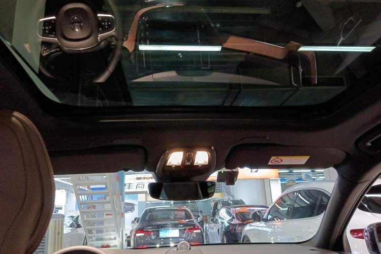 Used Volvo XC60 New Energy 2024 T8 Plug-in Hybrid Long-Range All-Wheel Drive Smart Luxury Edition
