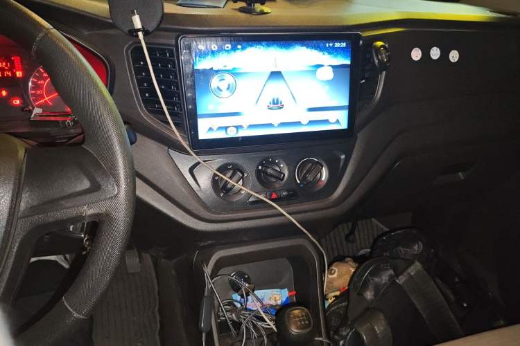 Used Wuling Hongguang V 2022 1.5L Jingqu Edition Enclosed-Window Vehicle with Hydraulic Power Steering LAR