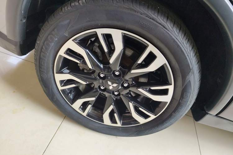 Used Mitsubishi Outlander 2019 2.4L 4x4 Zhi Xiang Edition 7 Seats China VI Standard