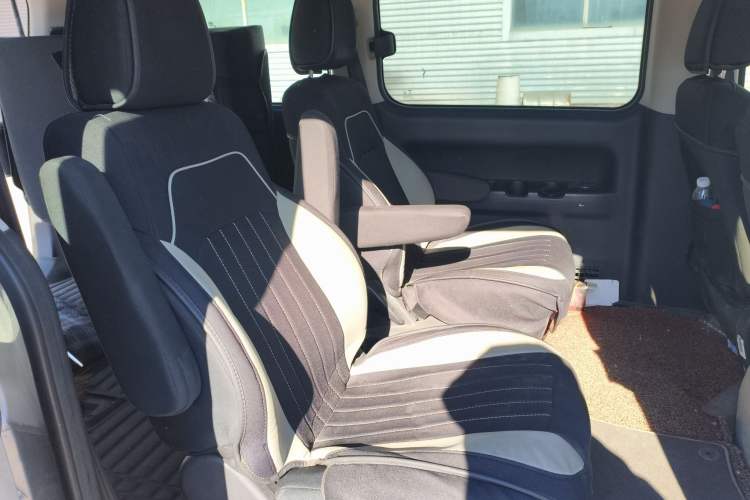 Used JAC Refine M4 2016 2.0L Manual Luxury Version