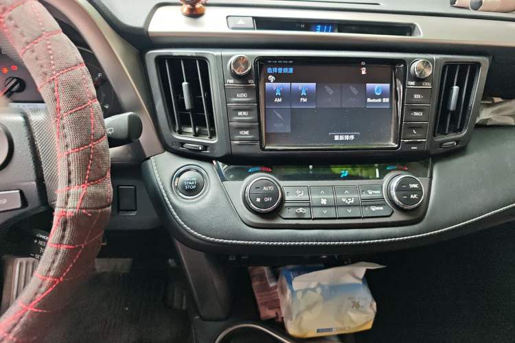 Used Toyota RAV4 2016 2.0L CVT Two-Wheel Drive Fashion Edition China V Standard
