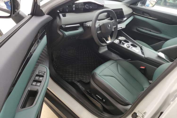 Used Changan UNI-V iDD 2024 Blue Whale Smart Electric iDD 136km Smart & Fun Model
