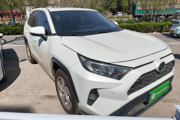 Used Toyota RAV4 2022 2.0L CVT Two-Wheel Drive Fashion Plus Edition Front Right 45 Deg