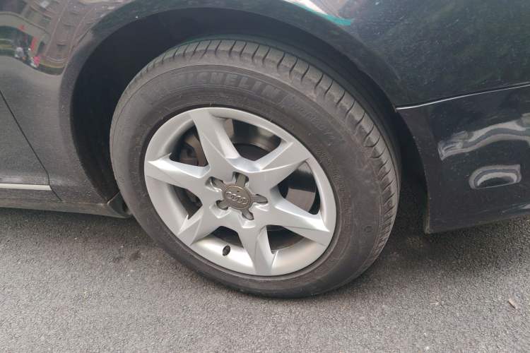 Used Audi A6L 2011 2.0 TFSI Automatic Standard Edition Right Front Wheel Hub