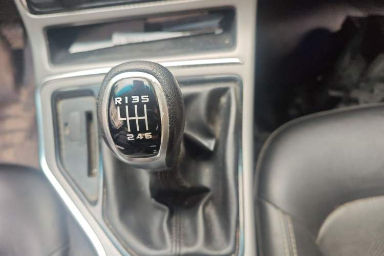 Used Geely Auto Emgrand GL 2018 1.4T Manual Elite Smart Connectivity Version Gear Lever