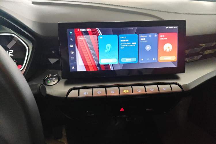 Used MG 5 2023 180 DVVT CVT Luxury Edition Audio And AC Panel