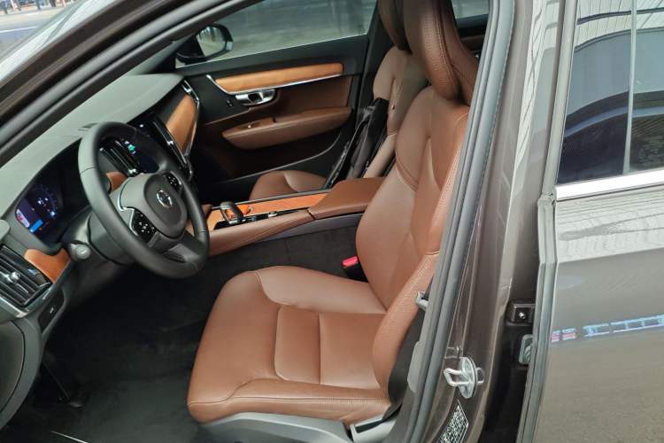 Used Volvo S90 2024 B5 Zhiyi Luxury Edition
