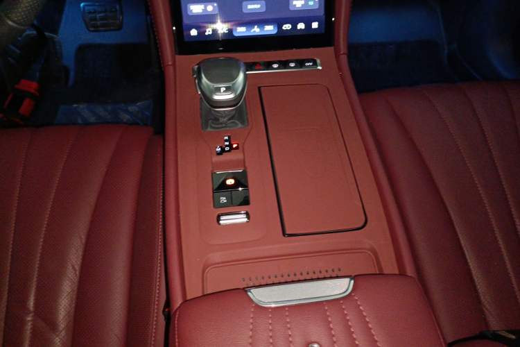 Used Hongqi H5 2024 2.0T Automatic Smart Connect Flagship Edition