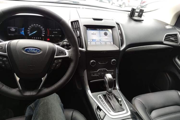 Used Ford Edge 2018 EcoBoost 245 Two-Wheel-Drive Titanium 7-Seater China VI Standard Audio And AC Panel