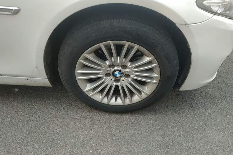 Used BMW 5 Series 2014 525Li Leading Model Right Front Wheel Hub