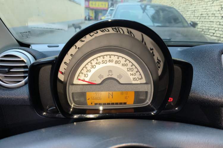Used smart fortwo 2015 1.0 MHD New Year Special Edition Instrument Cluster