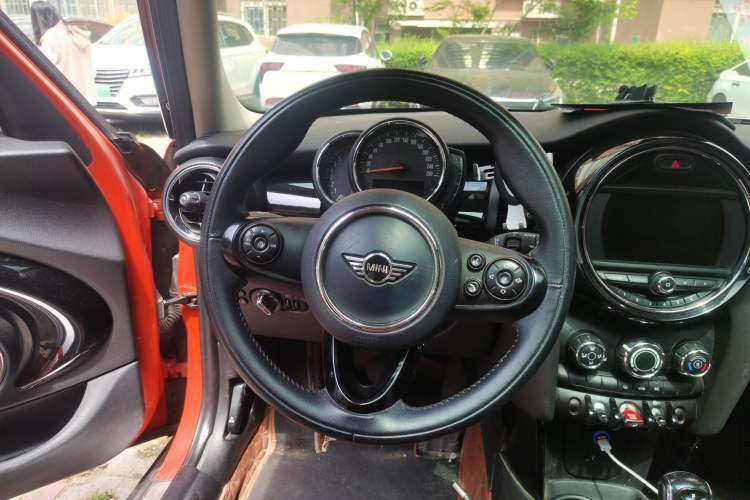 Used MINI 2018 1.5T ONE PLUS Five-Door Edition Steering Wheel