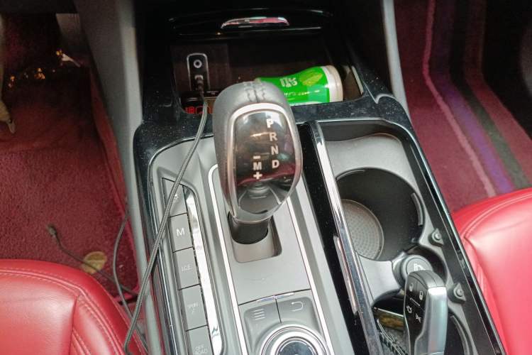 Used Maserati Levante 2018 3.0T Standard Edition Gear Lever