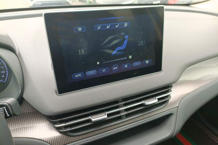 Used Hongqi E-QM5 2021 Online Booking Charging Basic Edition 5 Seats Audio And AC Panel