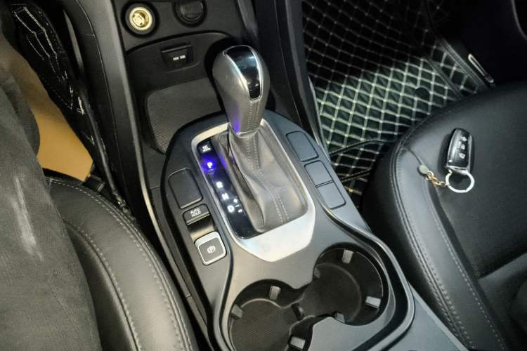 Used Hyundai Santa Fe 2013 2.4L Automatic Two-Wheel Drive Smart Version