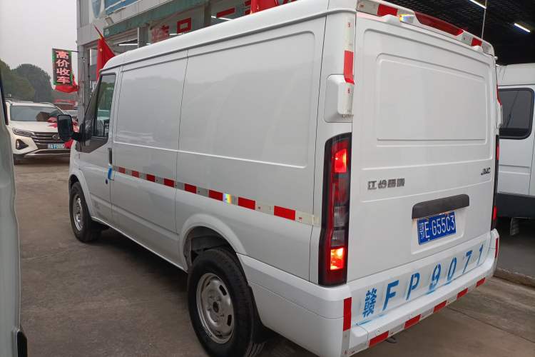 Used JMC Fushun 2023 2.0T Manual Short-Wheelbase Low-Roof Commercial Van 2/3 Seats with Lift-Up Tailgate