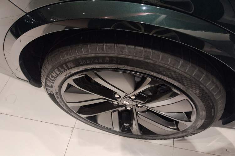 Used Li Auto L9 2022 Max model Right Rear Wheel Hub