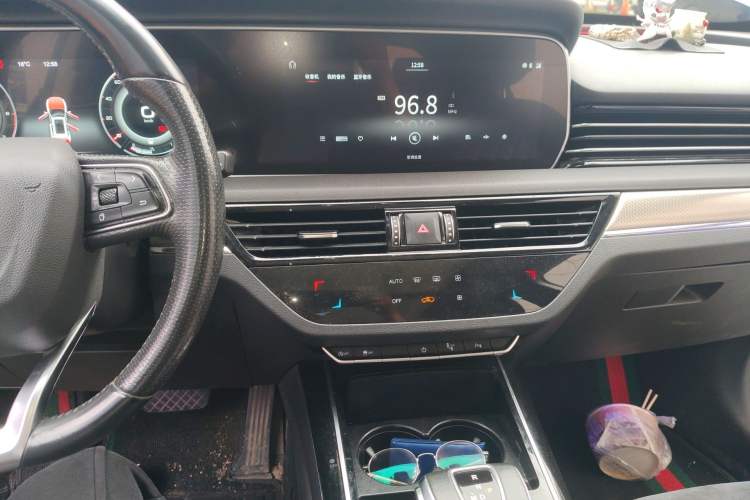 Used Hongqi HS5 2019 2.0T Smart Connect Flagship All-Wheel-Drive Version Audio And AC Panel