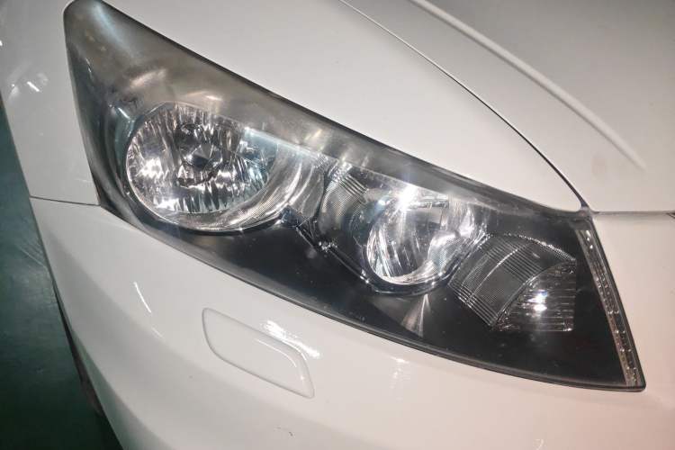 Used Honda Accord 2012 2.0L SE Right Front Headlight