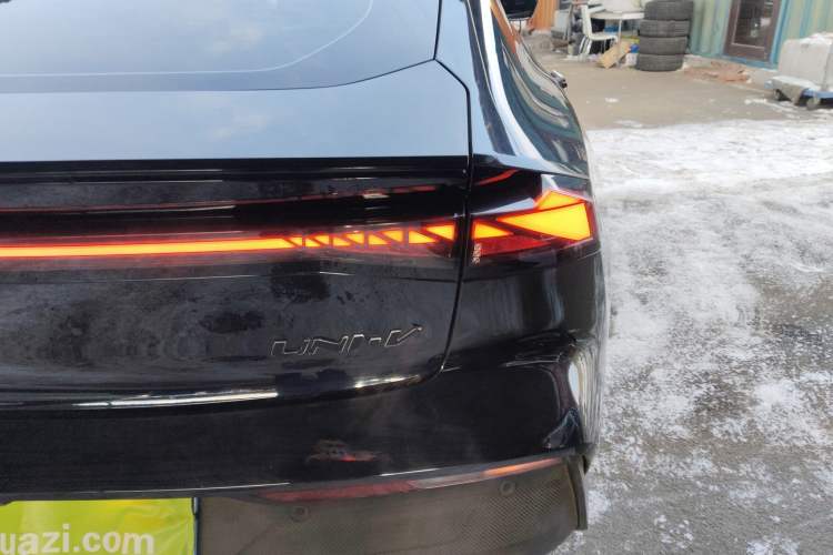 Used Changan UNI-V 2022 1.5T Prestige Version
