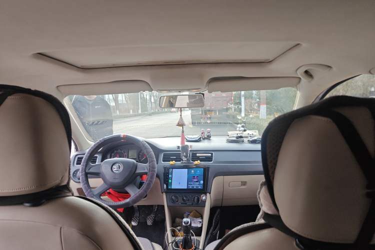 Used Skoda Rapid 2013 1.6L Manual Smart Selection Model