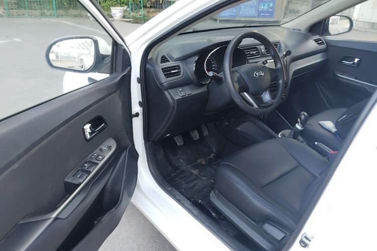 Used Kia K2 2012 Sedan 1.4L MT GLS Commemorative Edition
