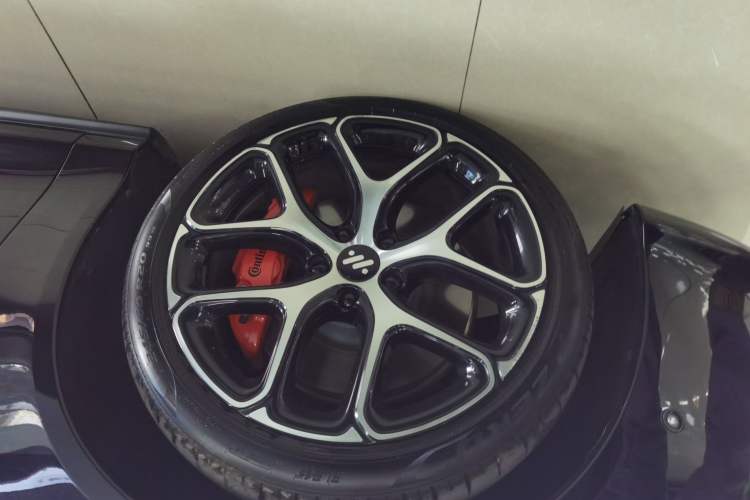 Used IM L6 2025 Ultra Model Left Front Wheel Hub