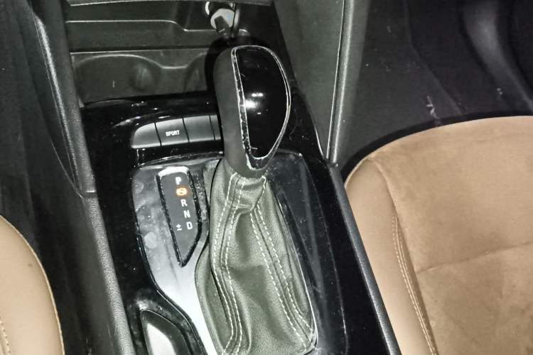 Used Buick Regal 2019 20T Elite Version China VI Standard Gear Lever